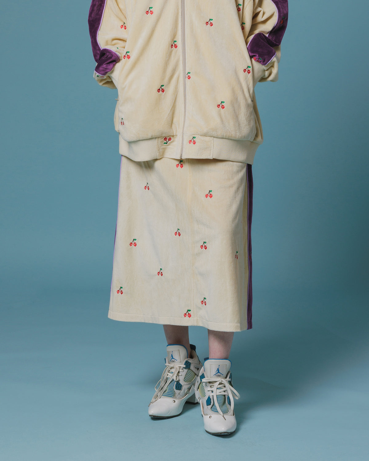 EMBROIDERY VELOUR TRACK SKIRT (IVORY)