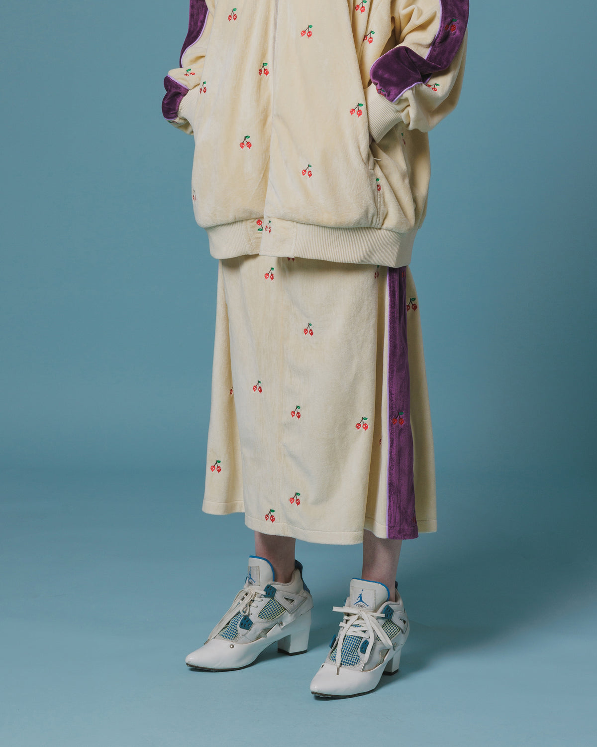 EMBROIDERY VELOUR TRACK SKIRT (IVORY)
