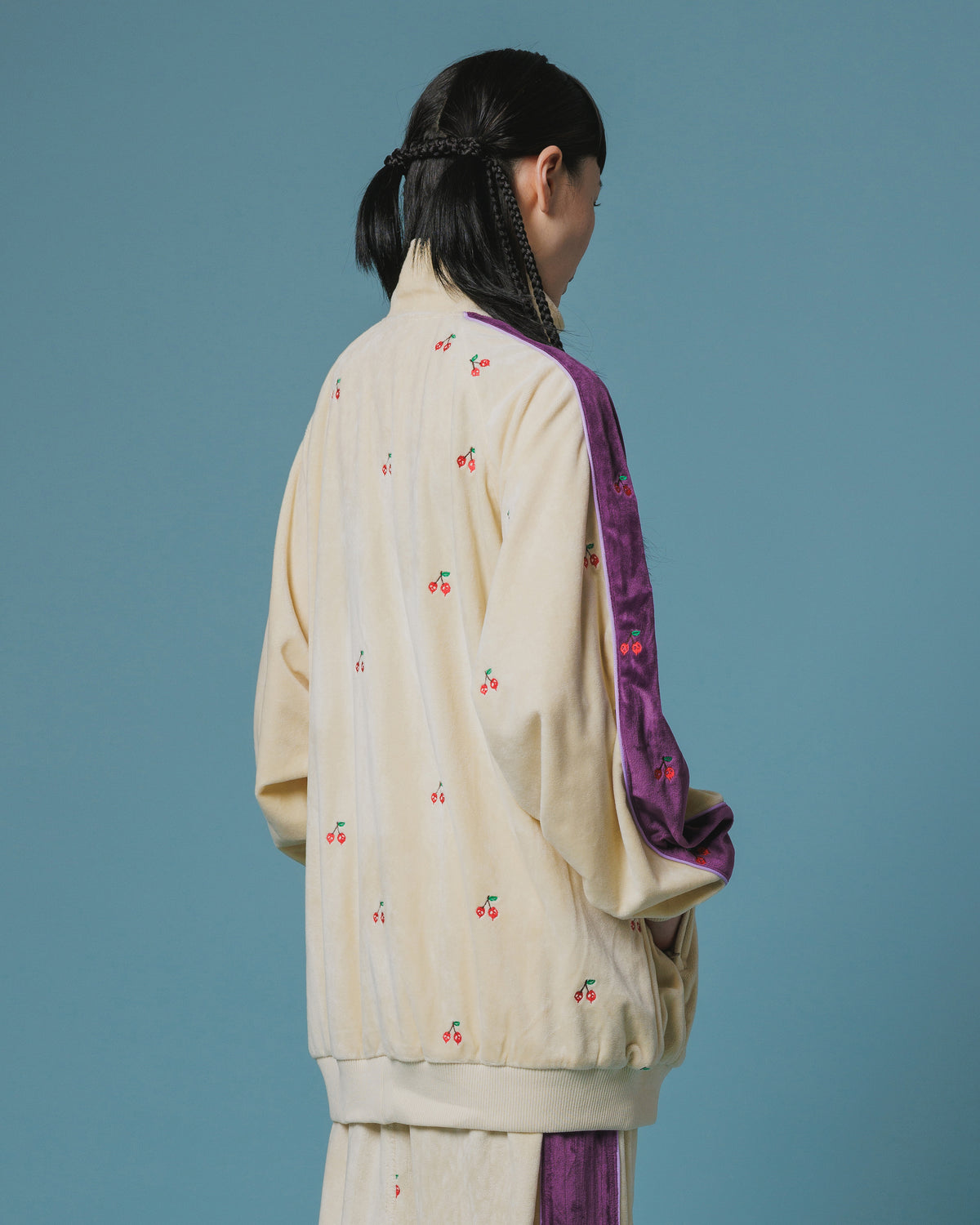EMBROIDERY VELOUR TRACK JKT (IVORY)