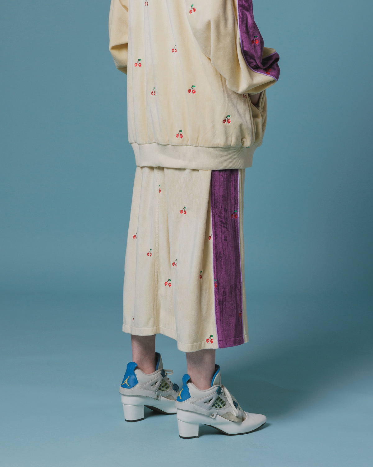 EMBROIDERY VELOUR TRACK SKIRT (IVORY)