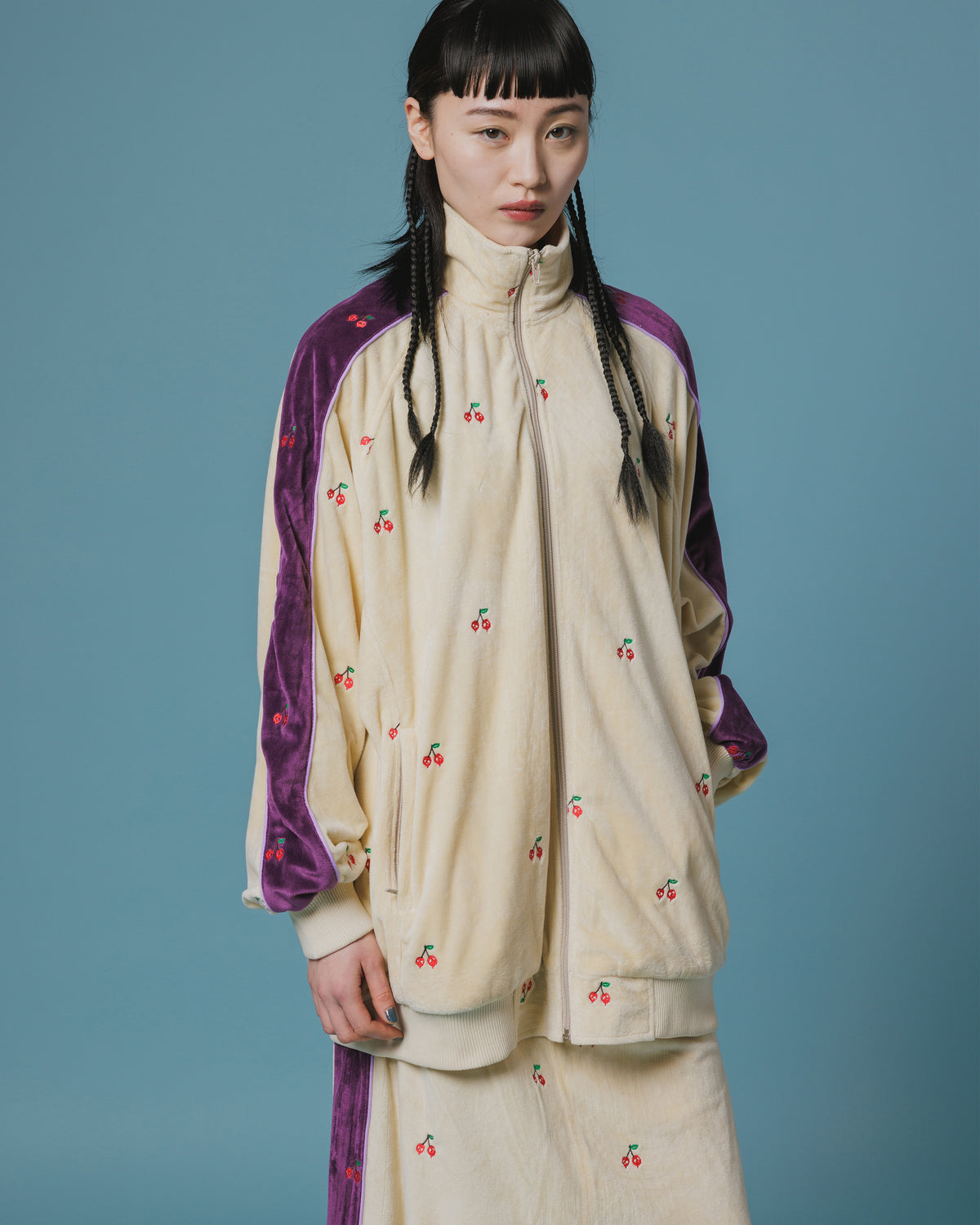 EMBROIDERY VELOUR TRACK JKT (IVORY)