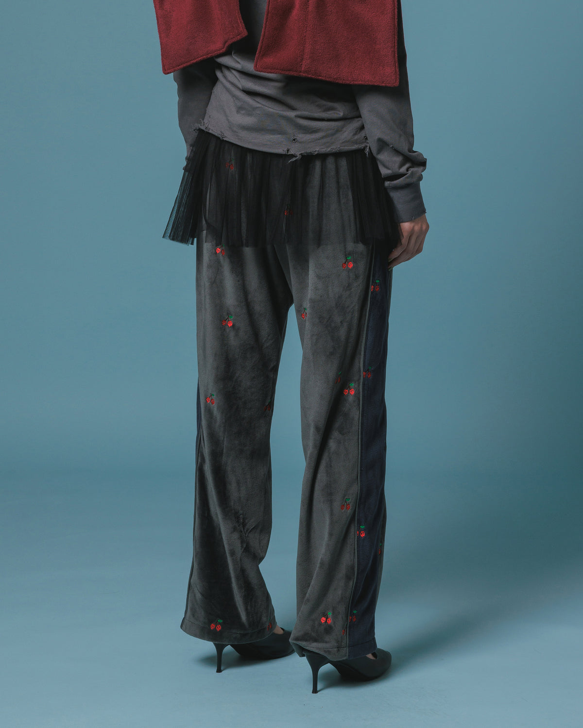 EMBROIDERY VELOUR TRACK PANTS (GRAY)
