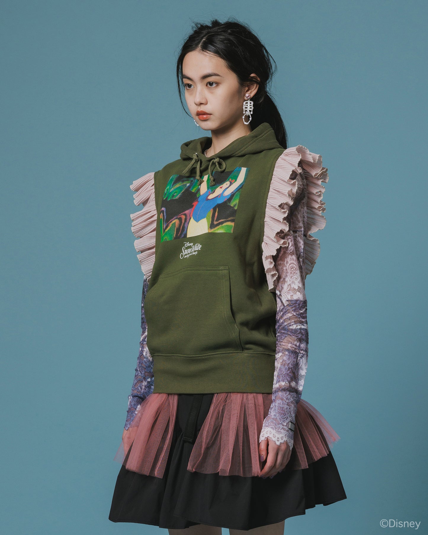 【Disney collection】FRILL SLEEVE HOODIE (KHAKI)