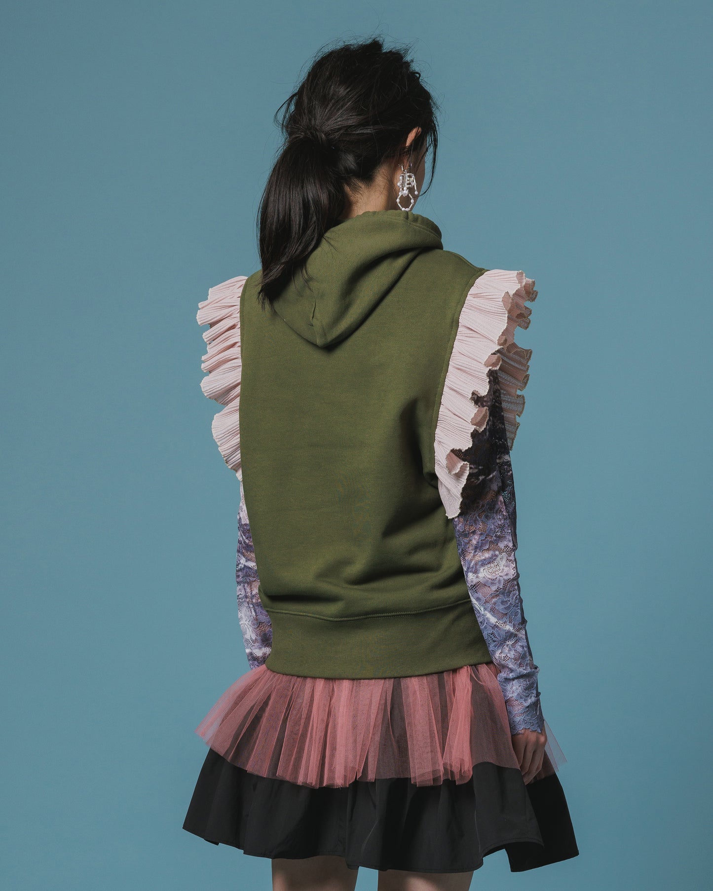 【Disney collection】FRILL SLEEVE HOODIE (KHAKI)