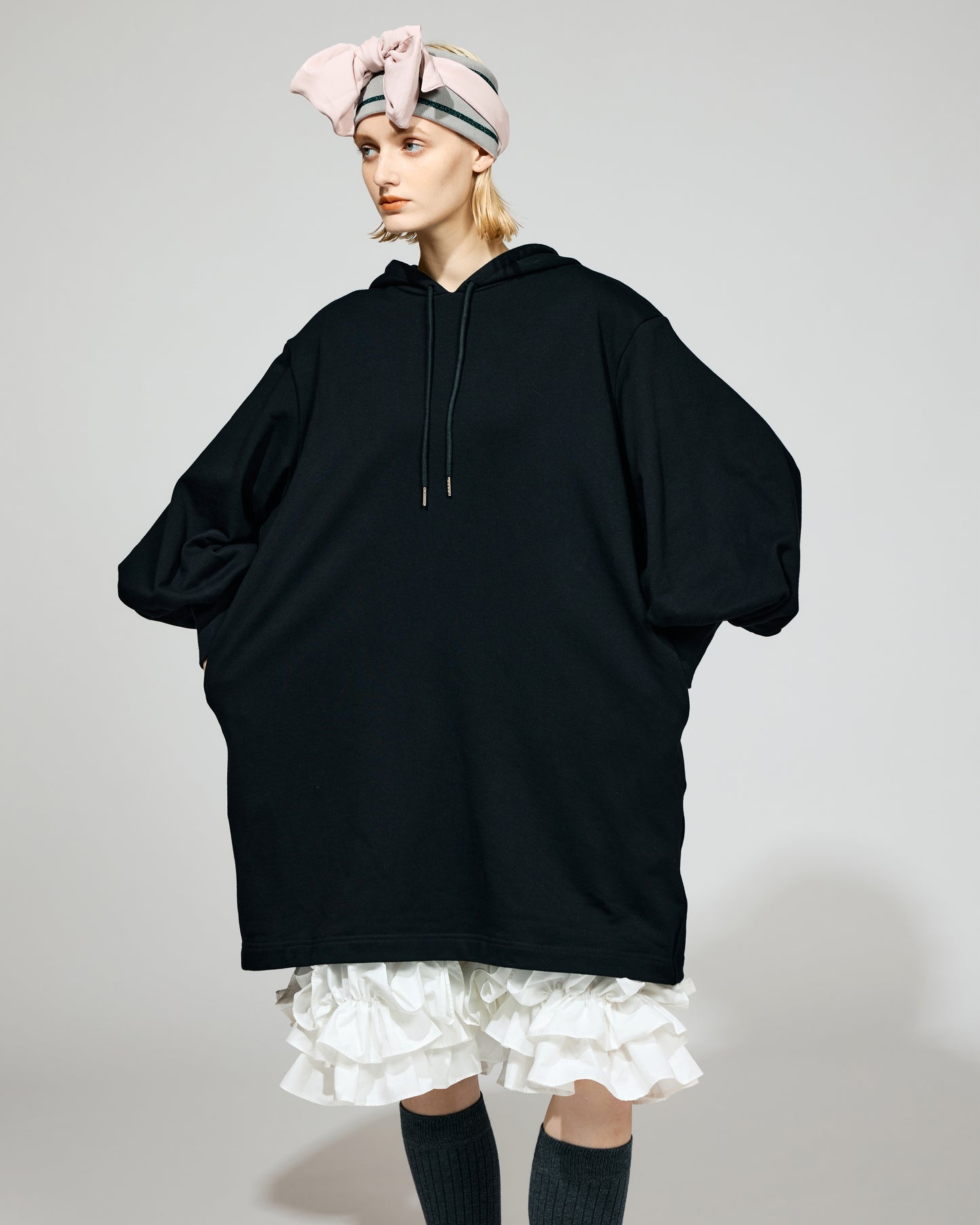 PRE ORDER / FRILL HEM SWEAT ONE-PIECE (BLACK x WHITE)