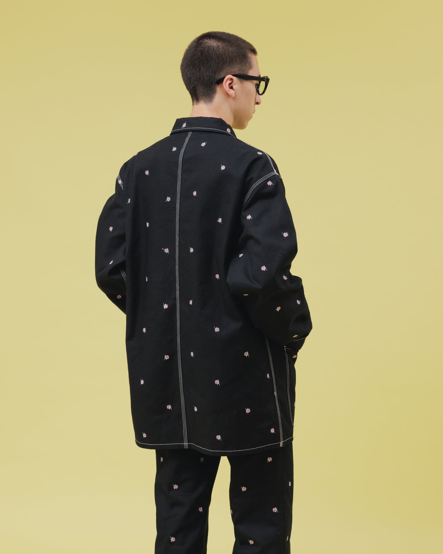NON TOKYO / FLOWER EMBROIDERY COVERALL feat.UNIVERSALOVERALL (BLACK) / 〈ノントーキョー〉フラワー刺繍カバーオール (ブラック)