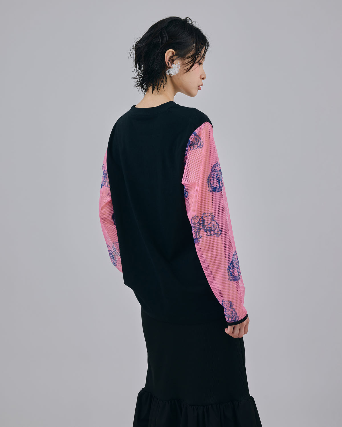 PRINT MESH SLEEVE C/S (BLACK x PINK)
