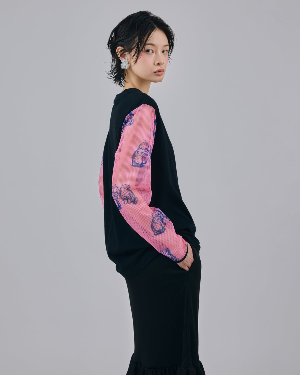 PRINT MESH SLEEVE C/S (BLACK x PINK)