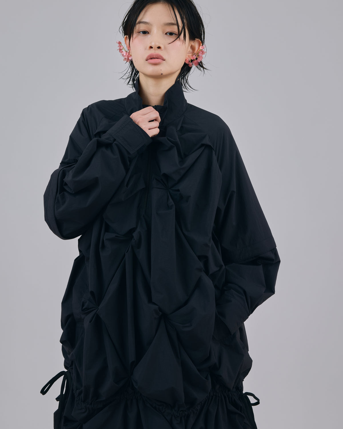2WAY FLOWER SMOCKING ANORAK (BLACK)