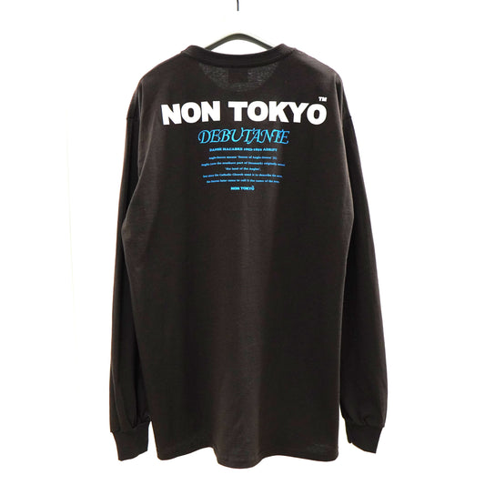 NON TOKYO / PRINT LONG SLEEVE T-SHIRT (debutant / BROWN) / 〈ノントーキョー〉プリントロングスリーブTシャツ (ブラウン)