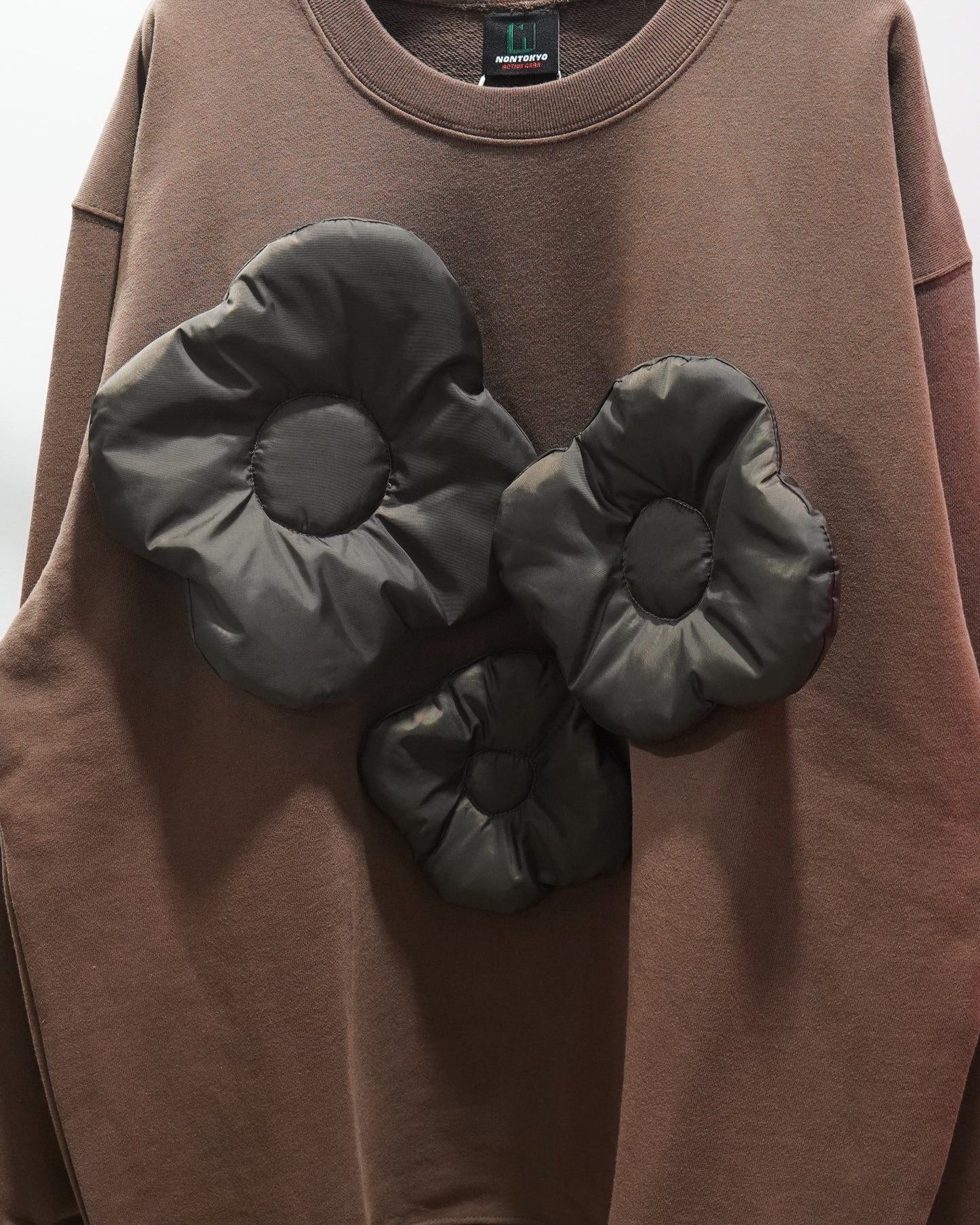 PUFF FLOWER PULLOVER SWEAT (BROWN)