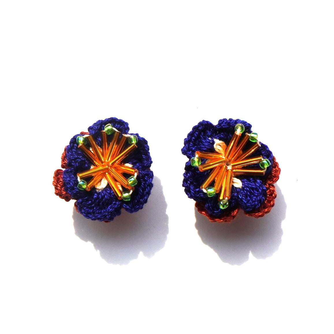 NON TOKYO / CROCHETING FLOWER EARRING (NAVY×BROWN) / <NON TOKYO> Crochet flower earrings (navy×brown)