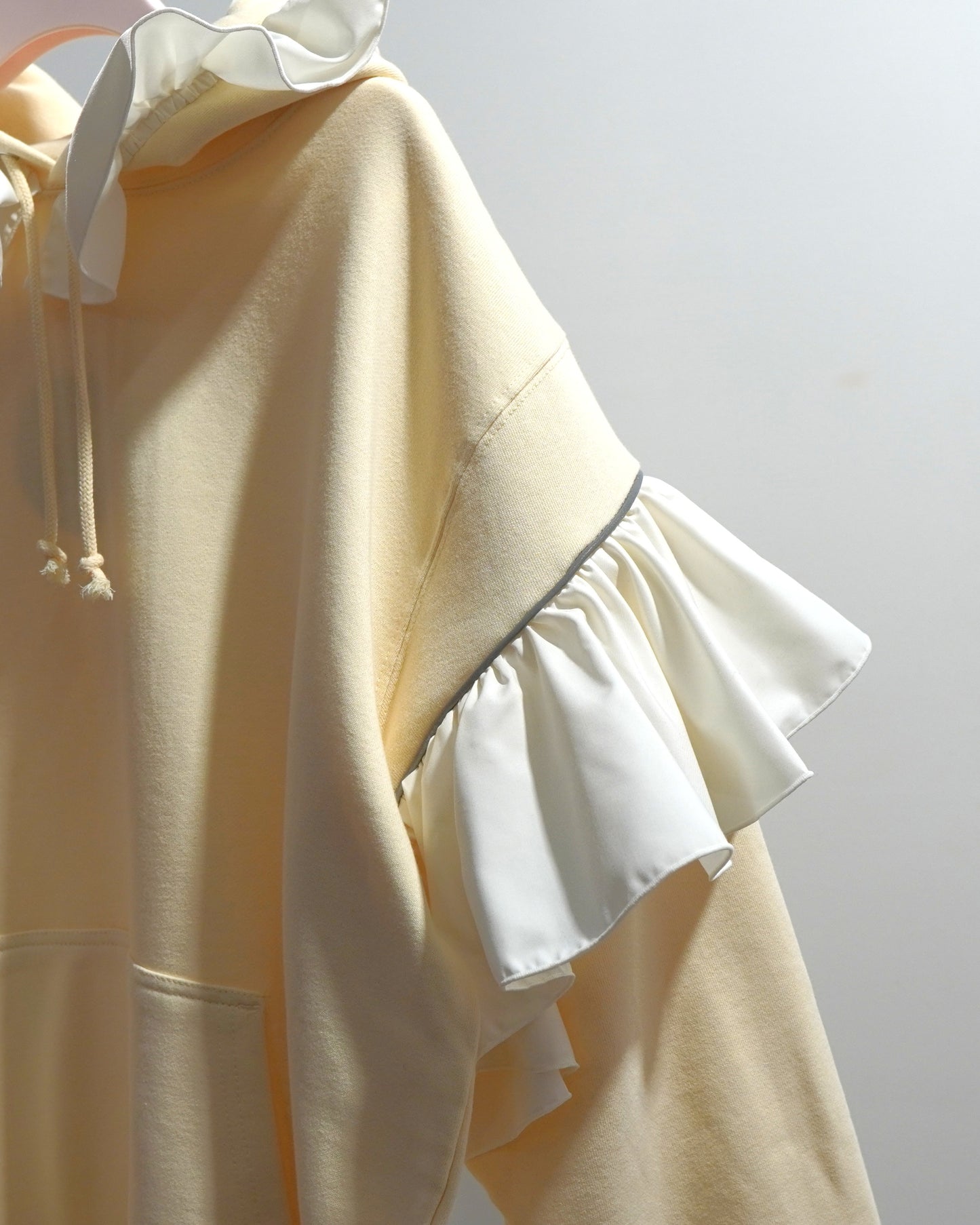 FRILL SWEAT HOODIE (IVORY)