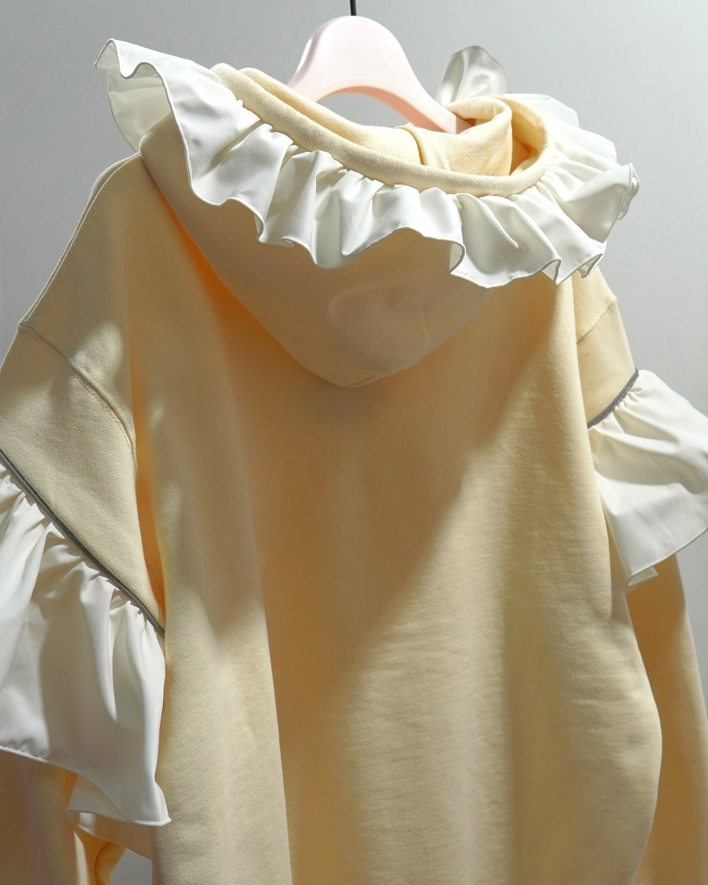 FRILL SWEAT HOODIE (IVORY)