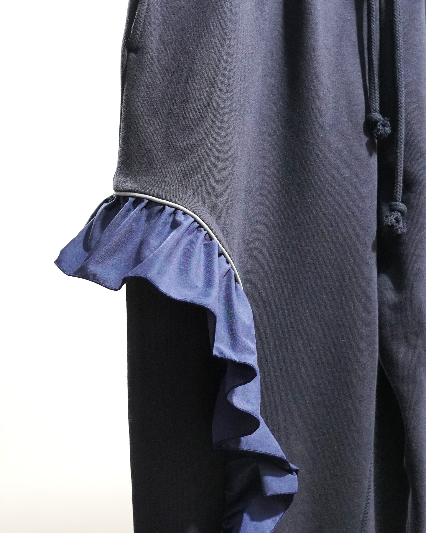 FRILL SWEAT PANTS (NAVY)