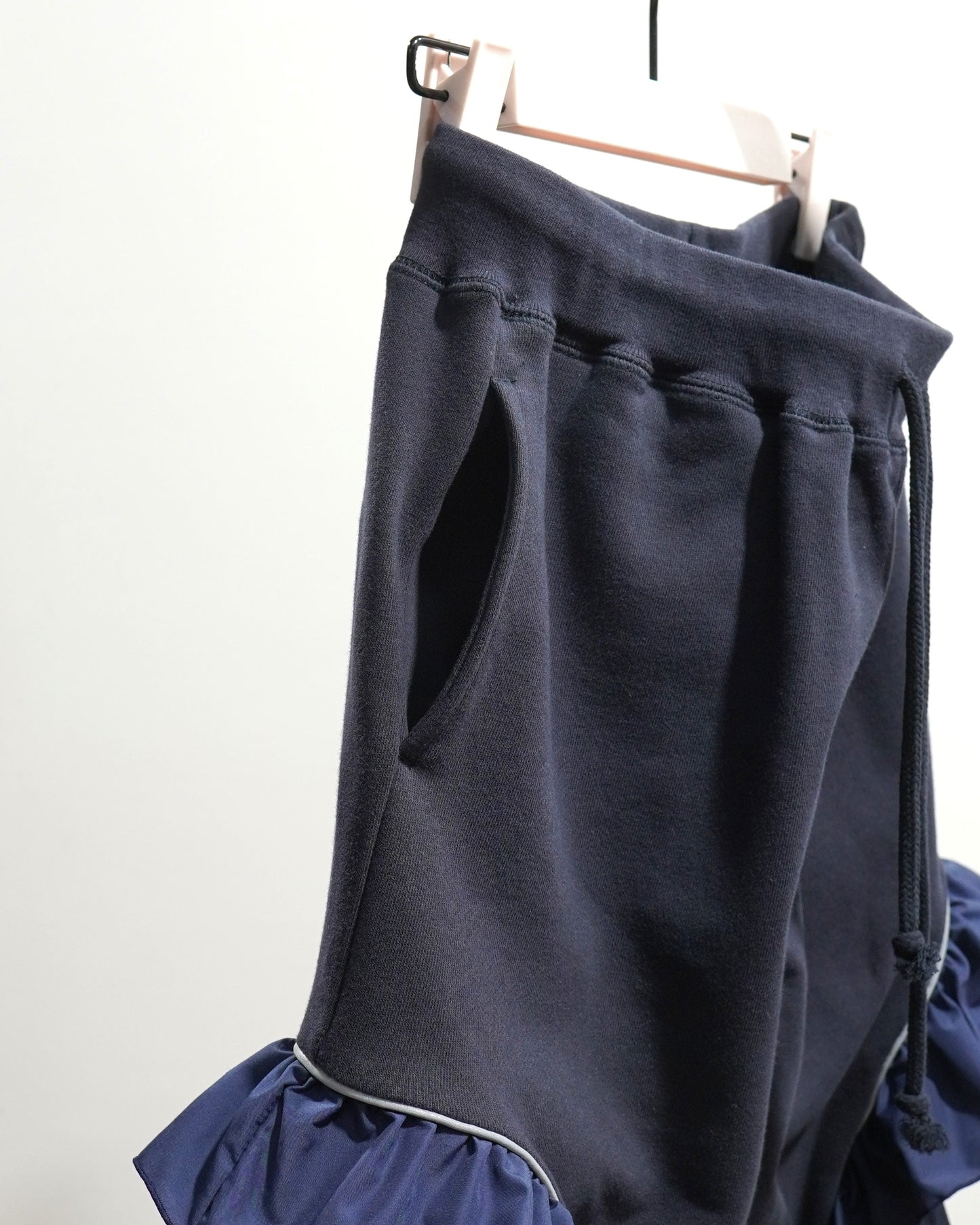 FRILL SWEAT PANTS (NAVY)