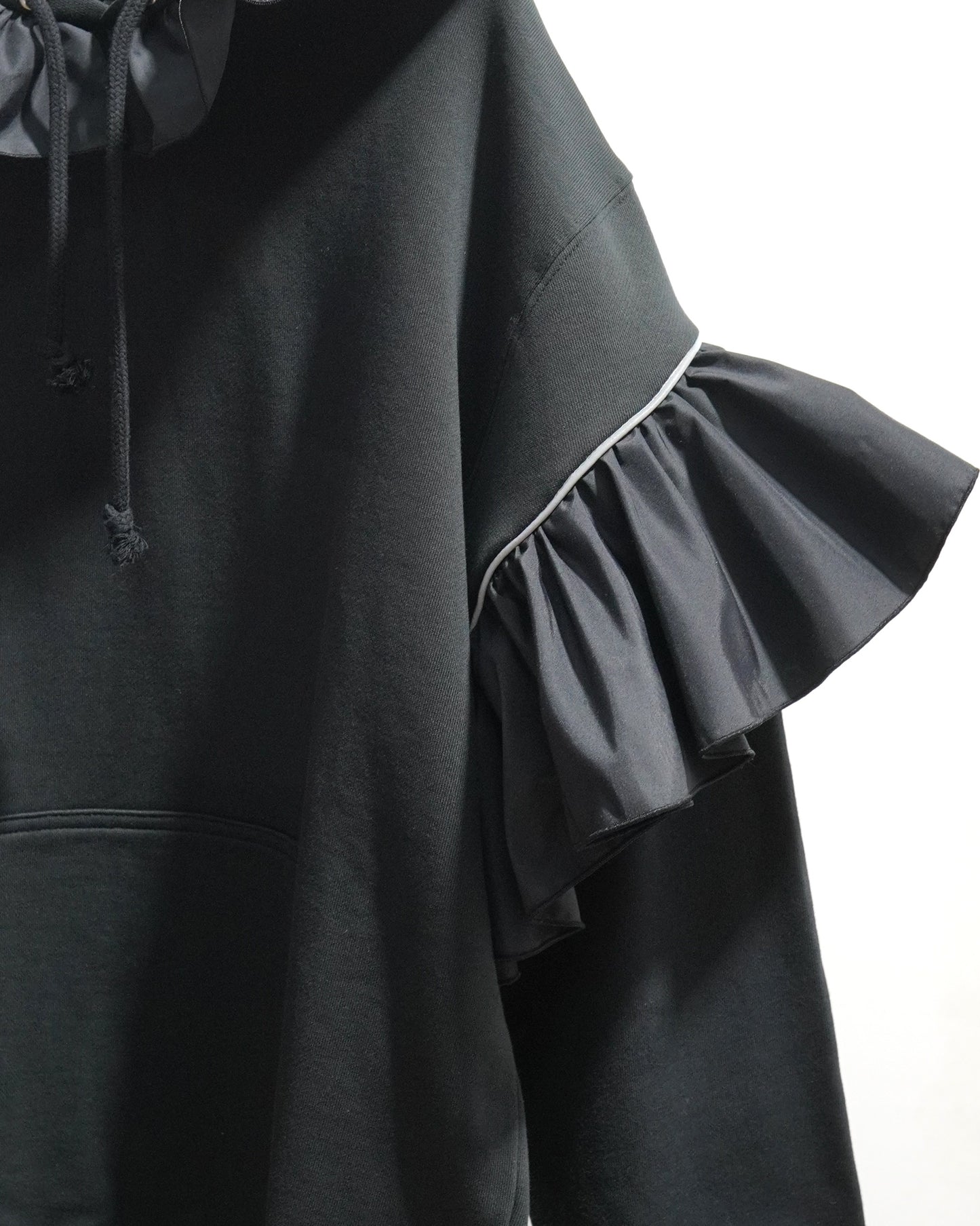 FRILL SWEAT HOODIE (BLACK)