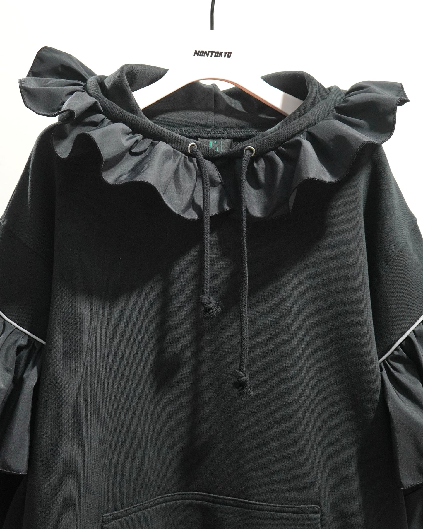 FRILL SWEAT HOODIE (BLACK)