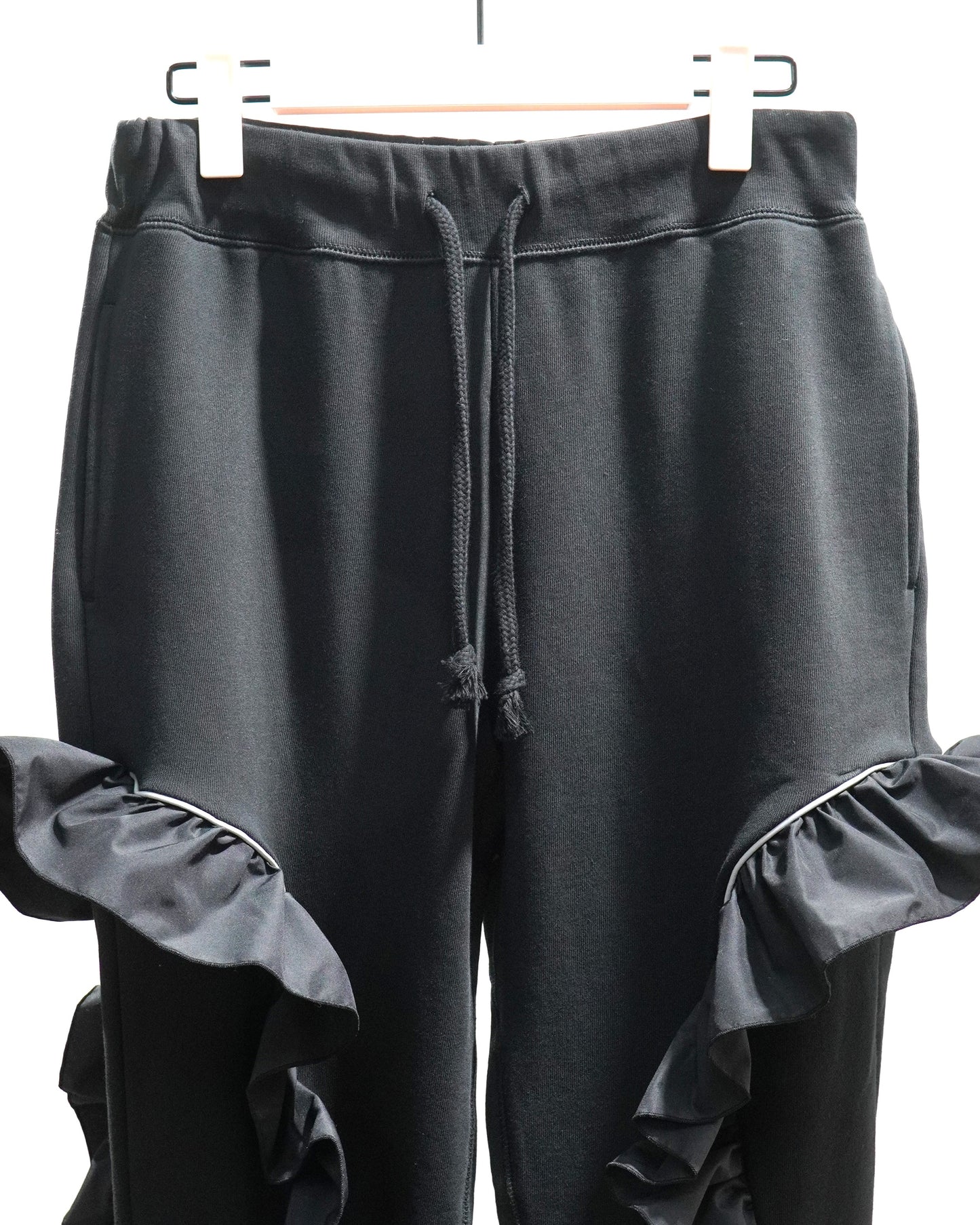 FRILL SWEAT PANTS (BLACK)