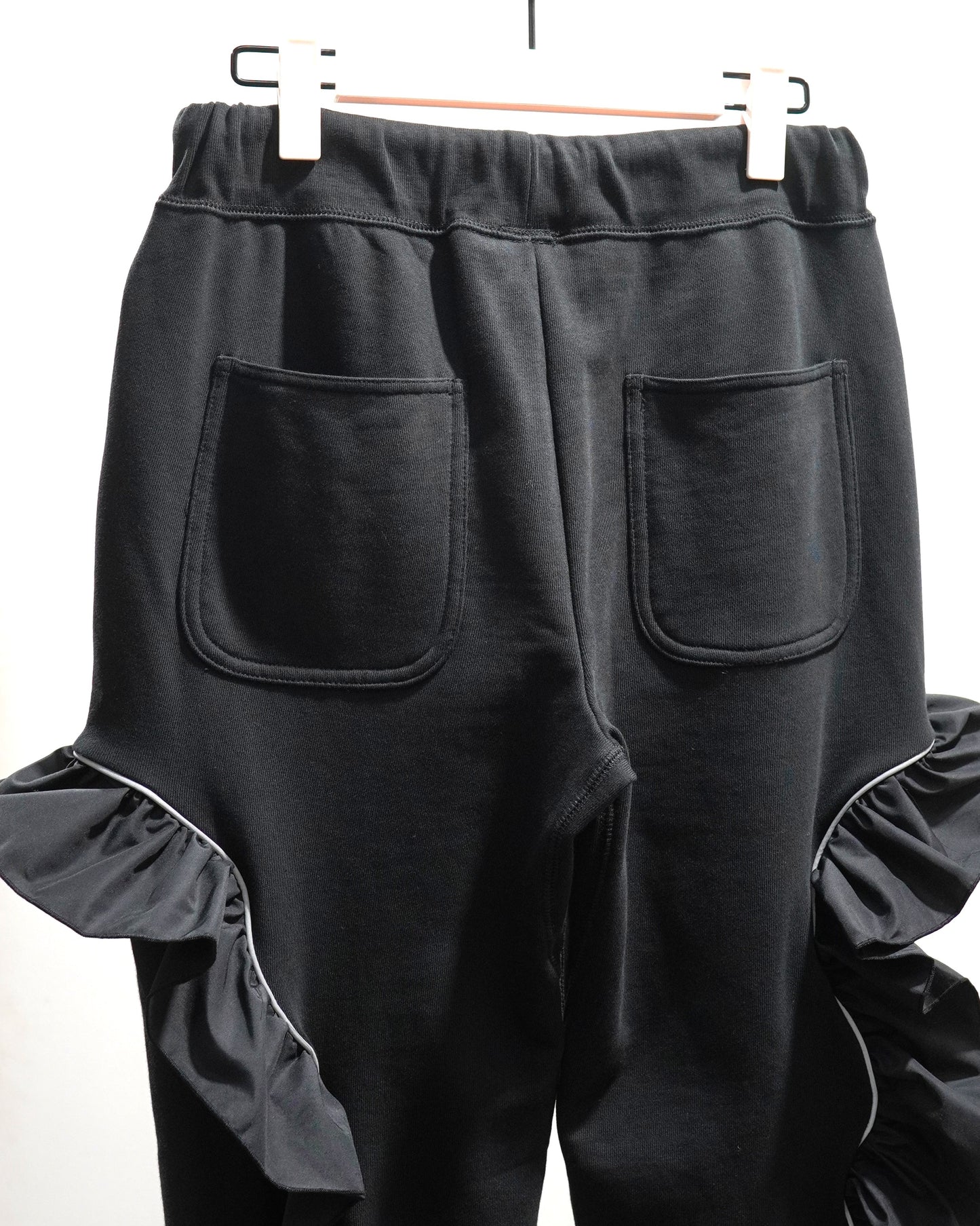 FRILL SWEAT PANTS (BLACK)