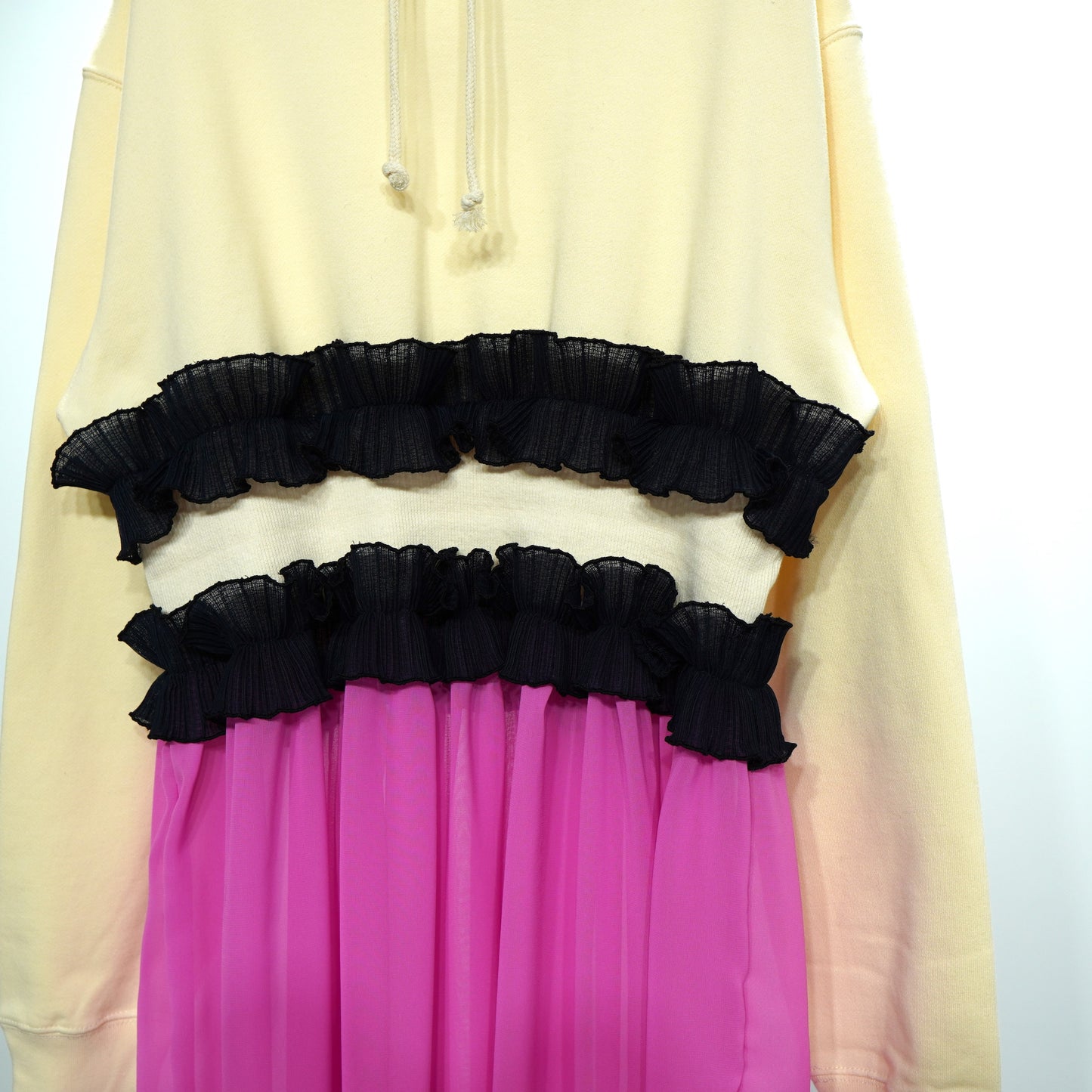 NON TOKYO / PLEATS FRILL HOODIE ONE-PIECE (WHITE×PINK) / &lt;NON TOKYO&gt; Pleated frill hoodie one-piece (white x pink)