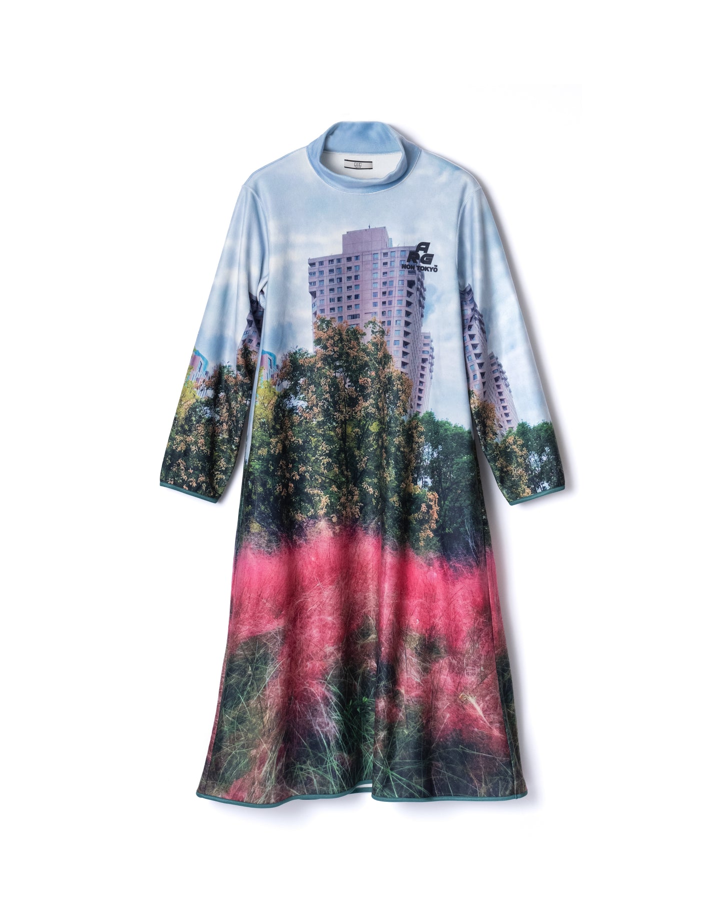 NON TOKYO / PRINT FLEECE HI-NECK ONE-PIECE (PINK BUILDING)