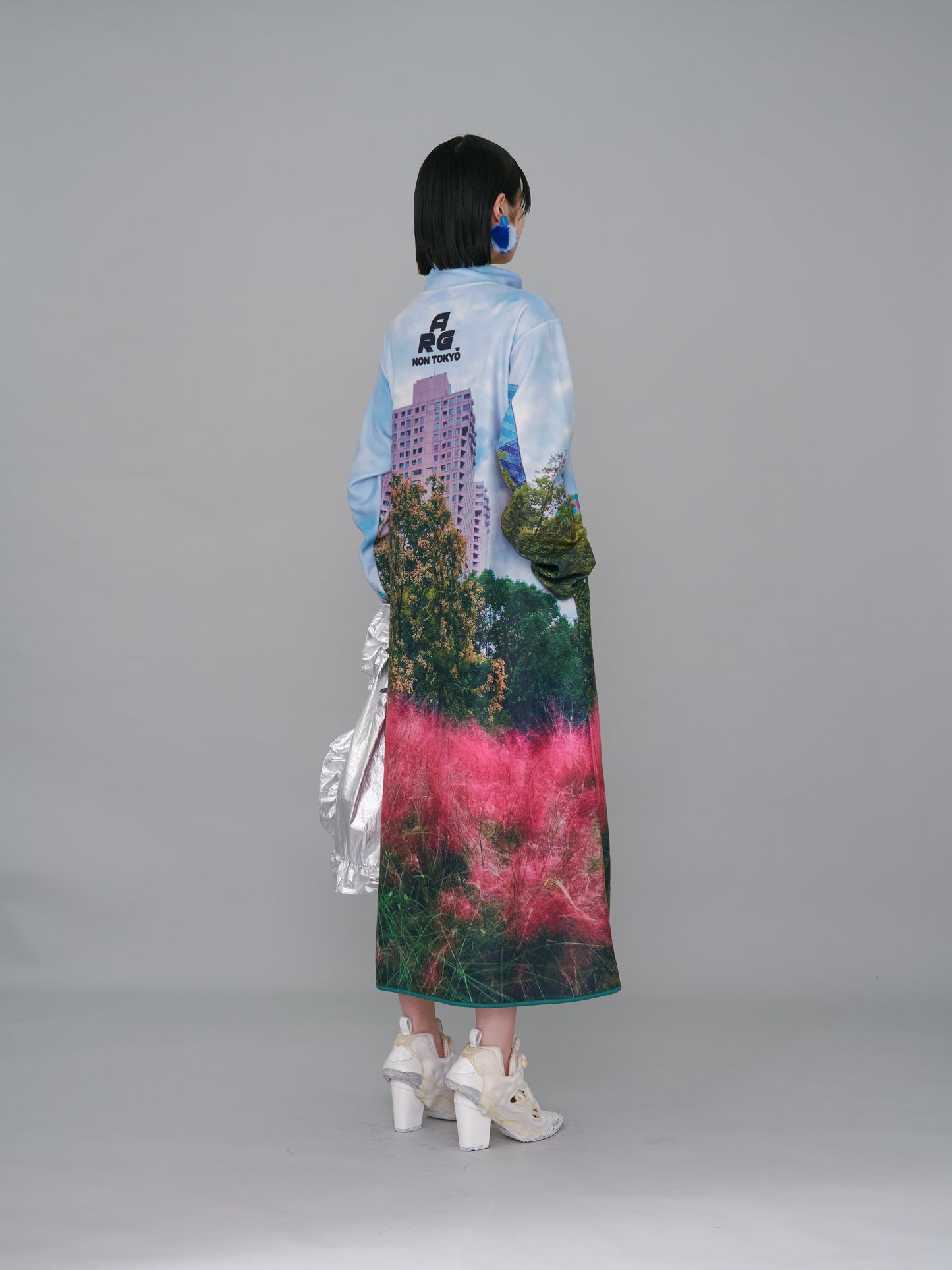 NON TOKYO / PRINT FLEECE HI-NECK ONE-PIECE (PINK BUILDING)