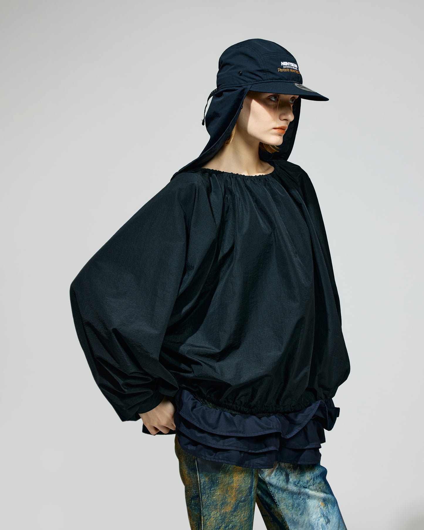 PRE ORDER / FRILL HEM NYLON PULLOVER (BLACK)