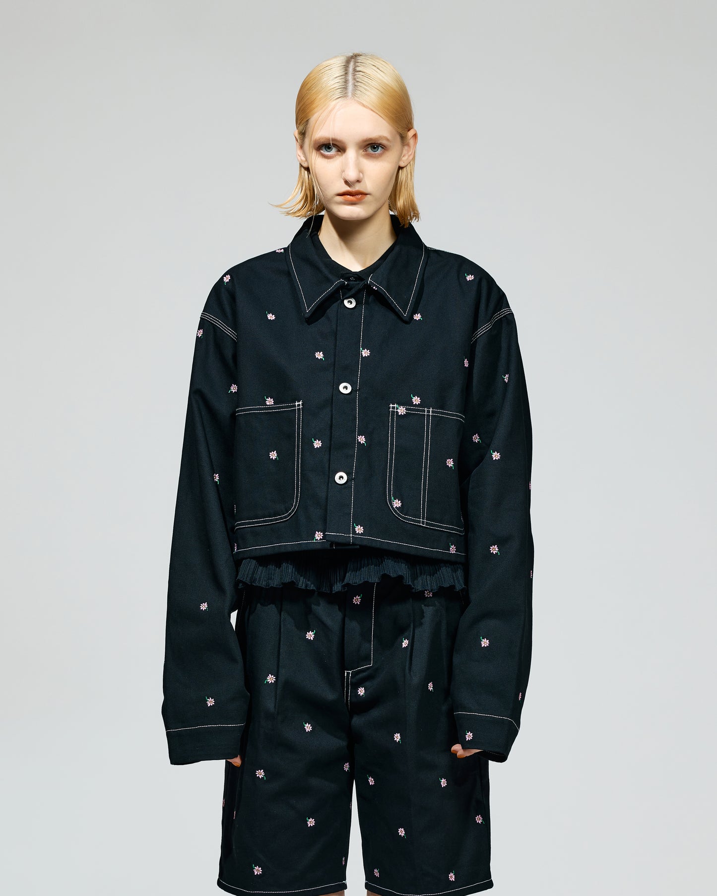 PRE ORDER / FLOWER EMBROIDERY SHORT COVERALL feat.UNIVERSAL OVERALL (BLACK)