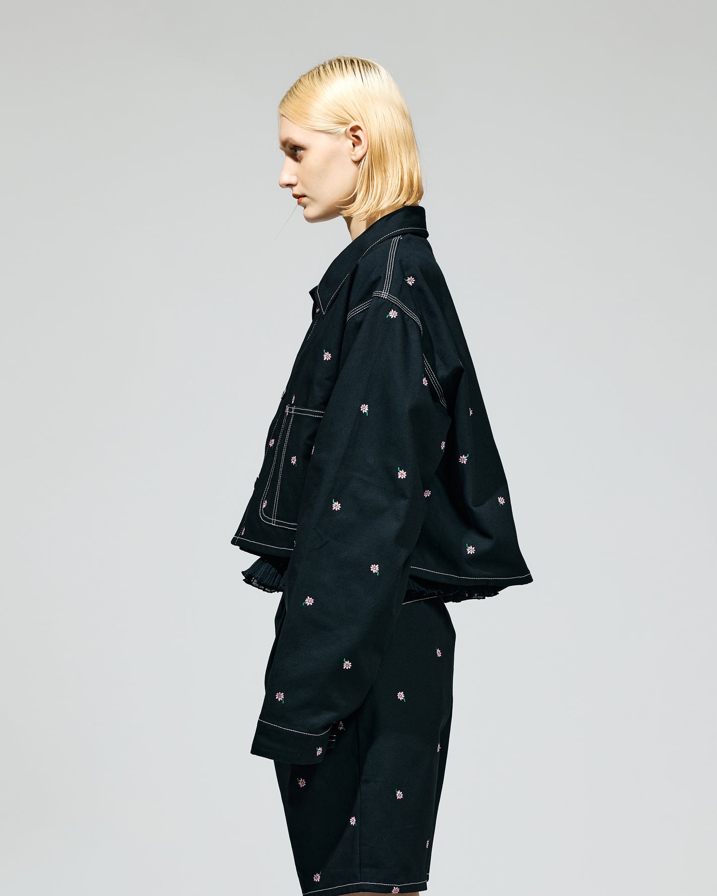 PRE ORDER / FLOWER EMBROIDERY SHORT COVERALL feat.UNIVERSAL OVERALL (BLACK)