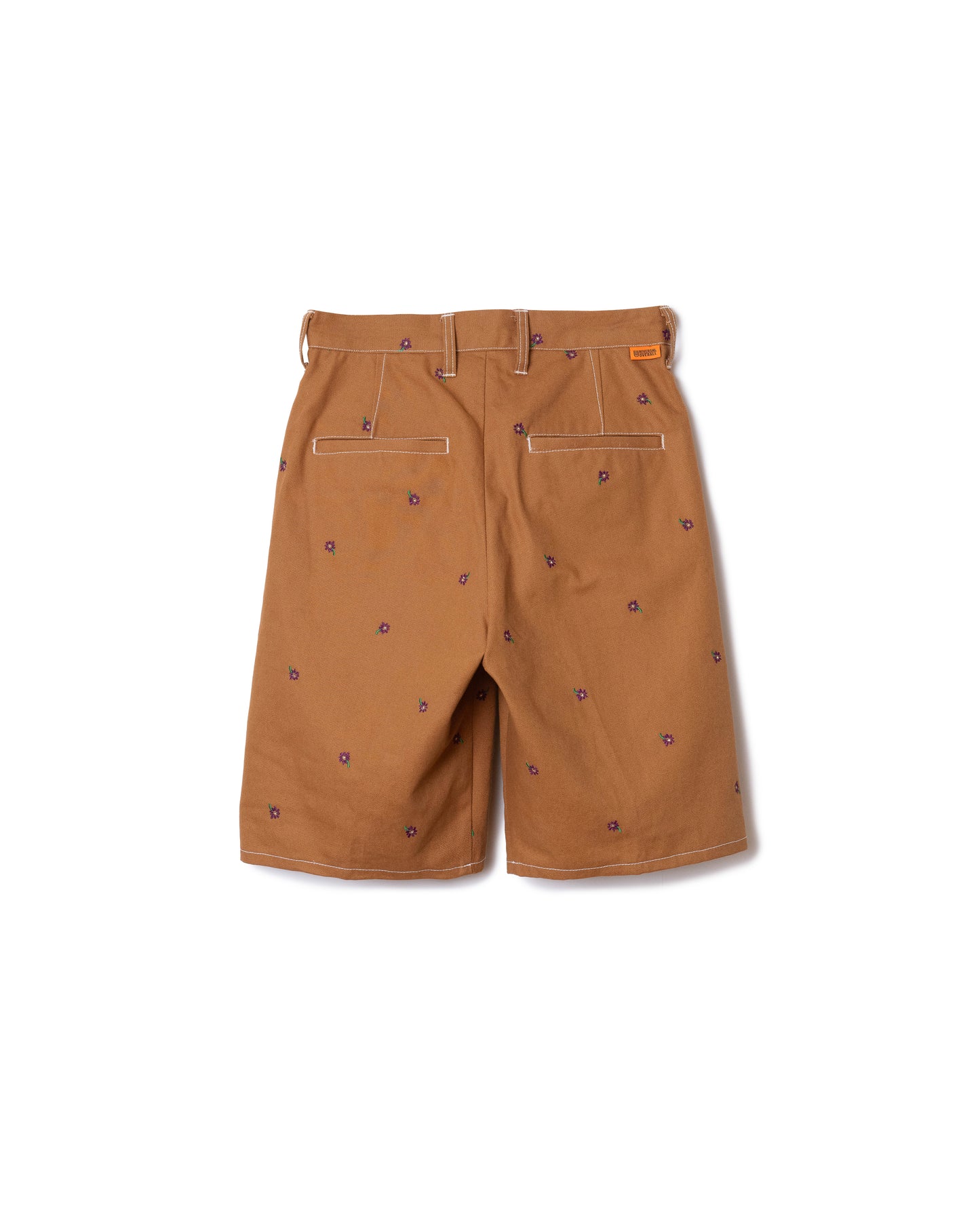 FLOWER EMBROIDERY TUCK SHORTS feat.UNIVERSAL OVERALL (CAMEL)