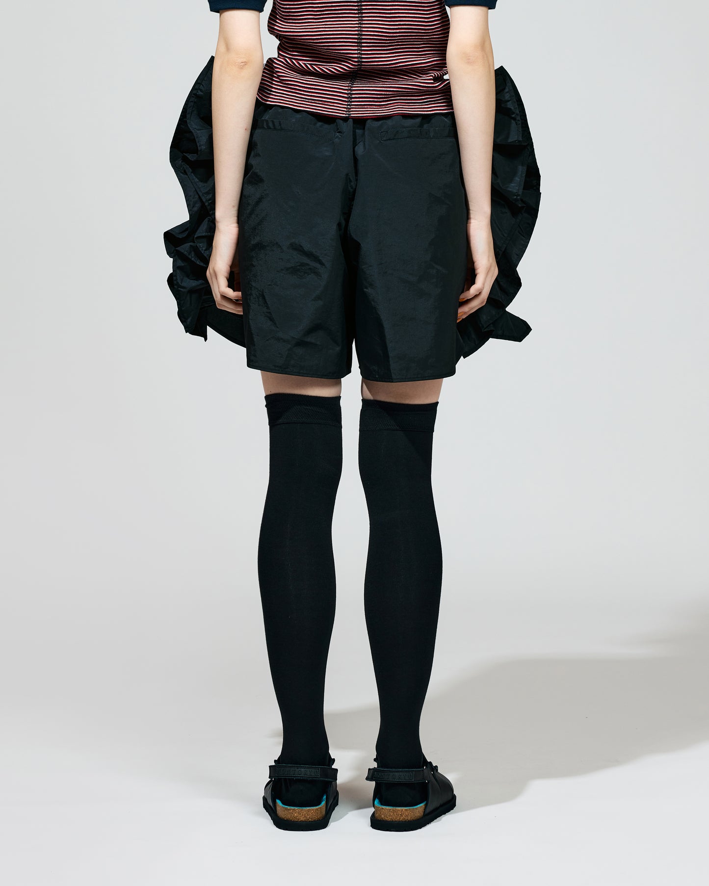 PRE ORDER / FRILL TRUCK SHORTS (BLACK)