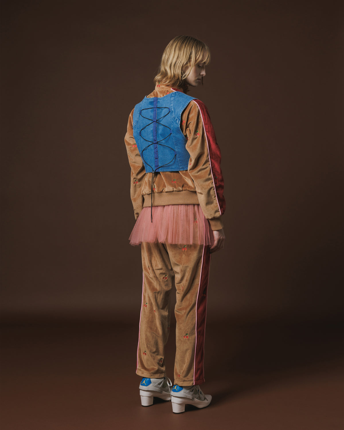 EMBROIDERY VELOUR TRACK JKT (BROWN)