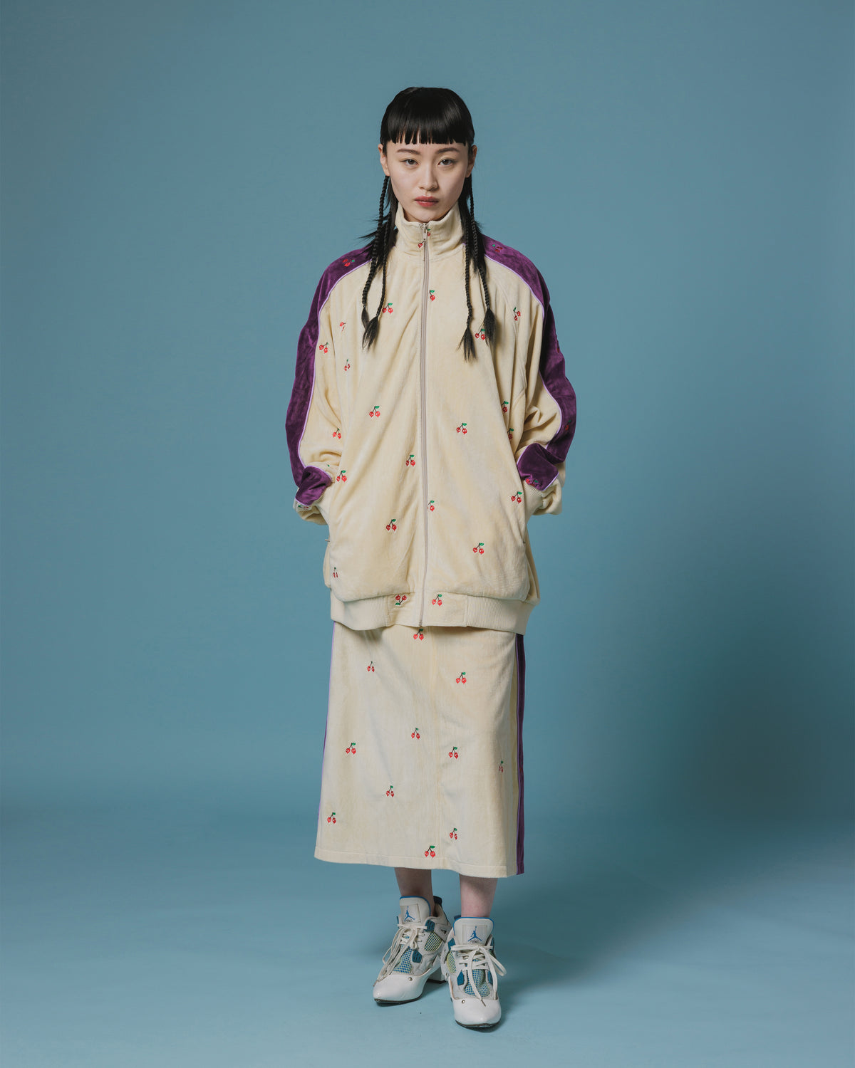 EMBROIDERY VELOUR TRACK SKIRT (IVORY)