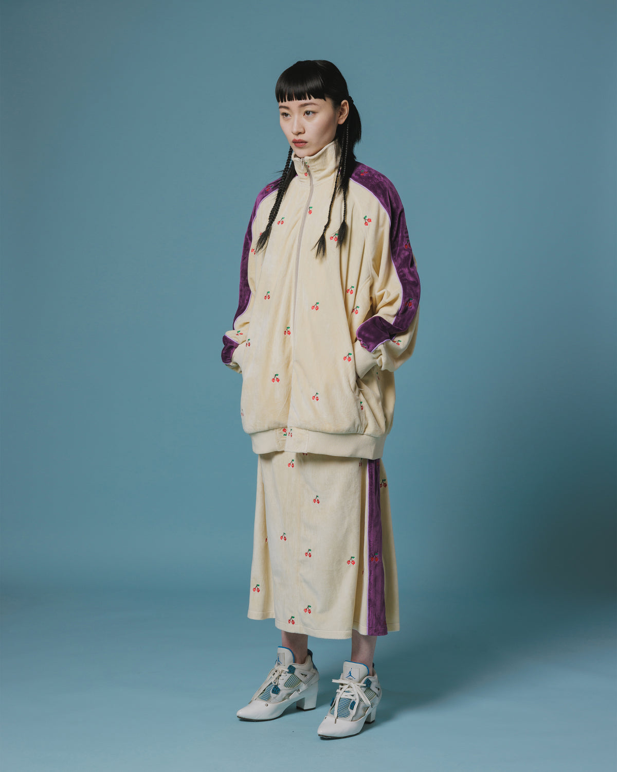 EMBROIDERY VELOUR TRACK JKT (IVORY)