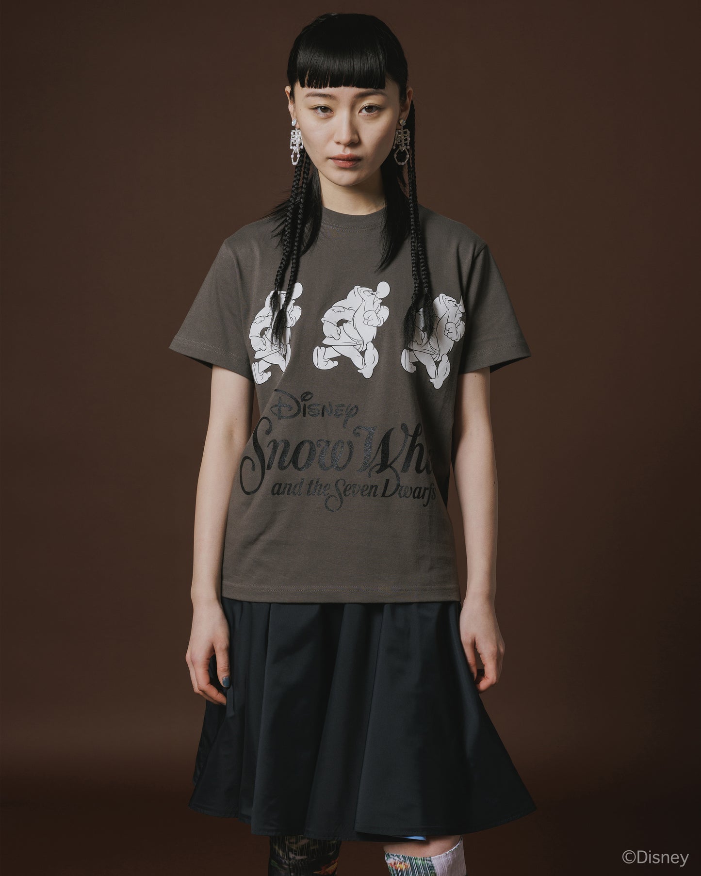 【Disney collection】PRINT T-SHIRT / GRUMPY (GRAY)
