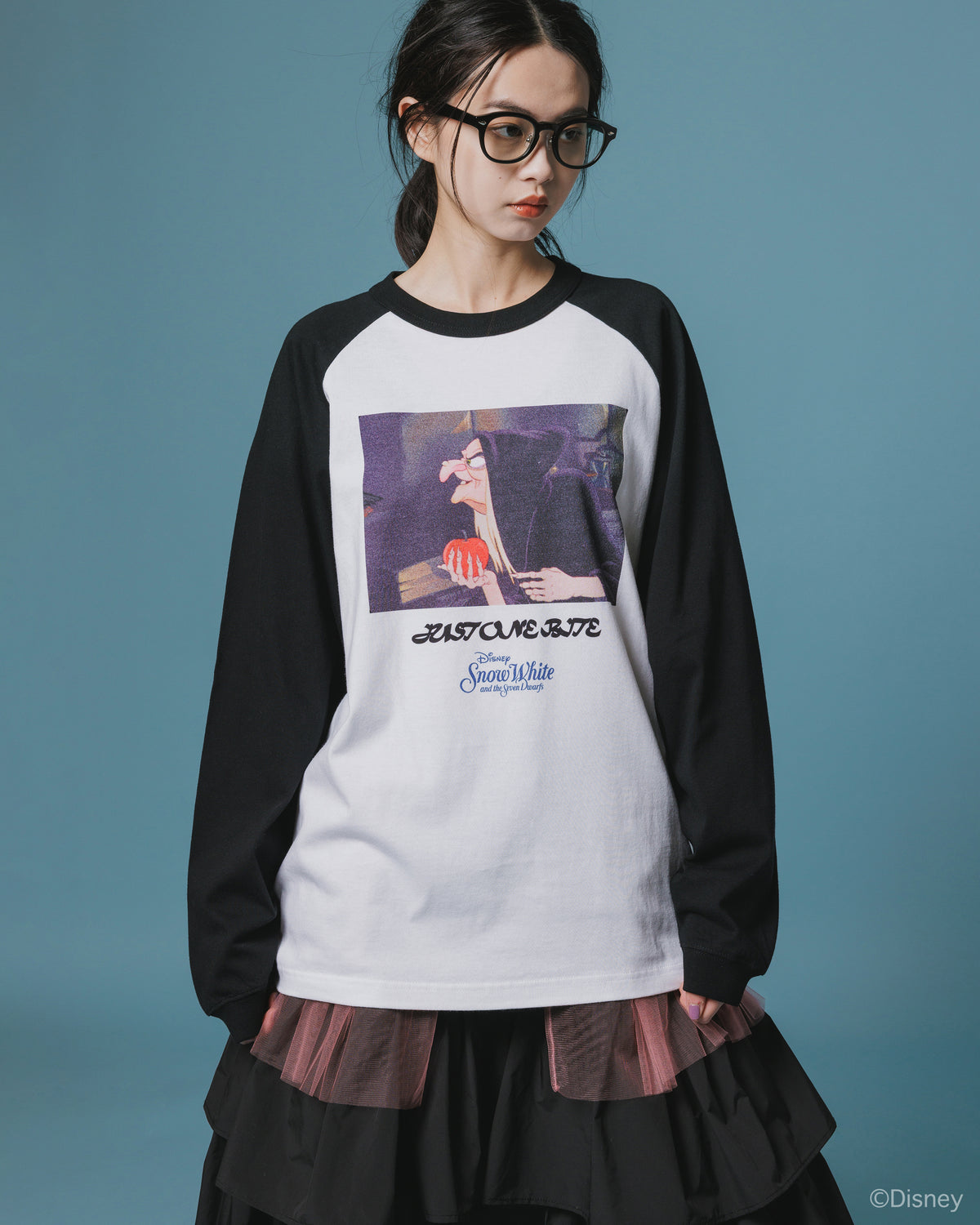 【Disney collection】PRINT RAGLAN T-SHIRT / OLD HAG (WHITE x BLACK)