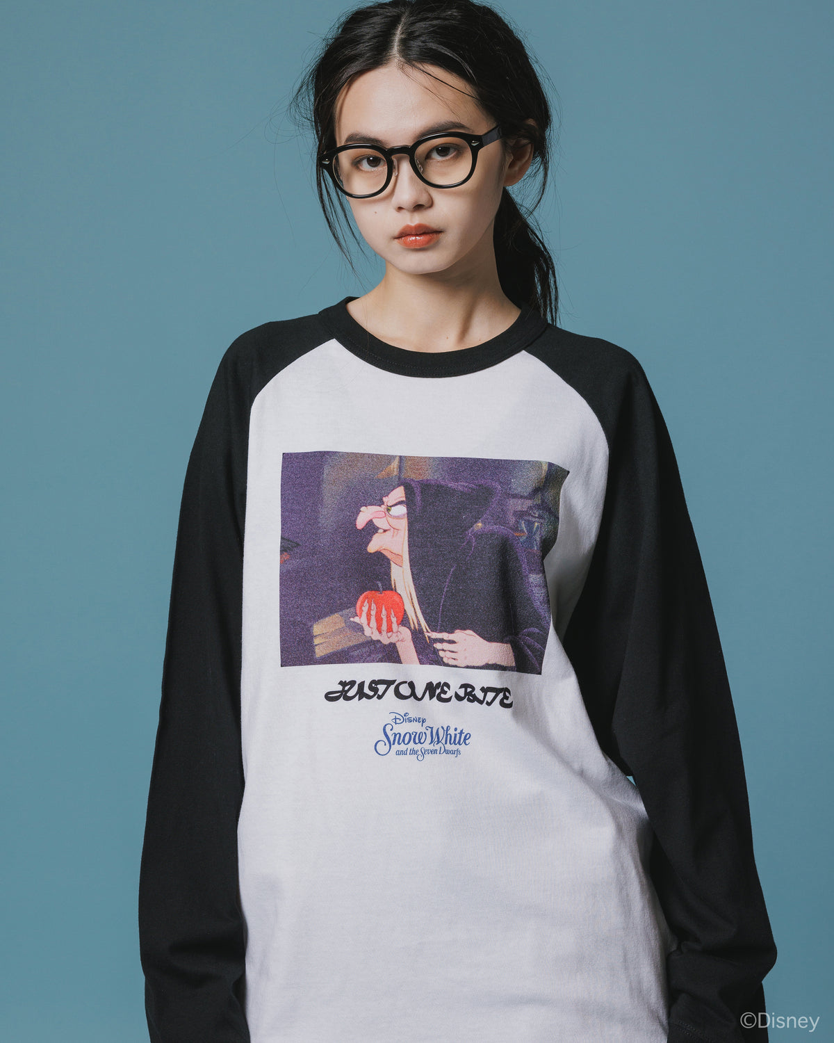 【Disney collection】PRINT RAGLAN T-SHIRT / OLD HAG (WHITE x BLACK)