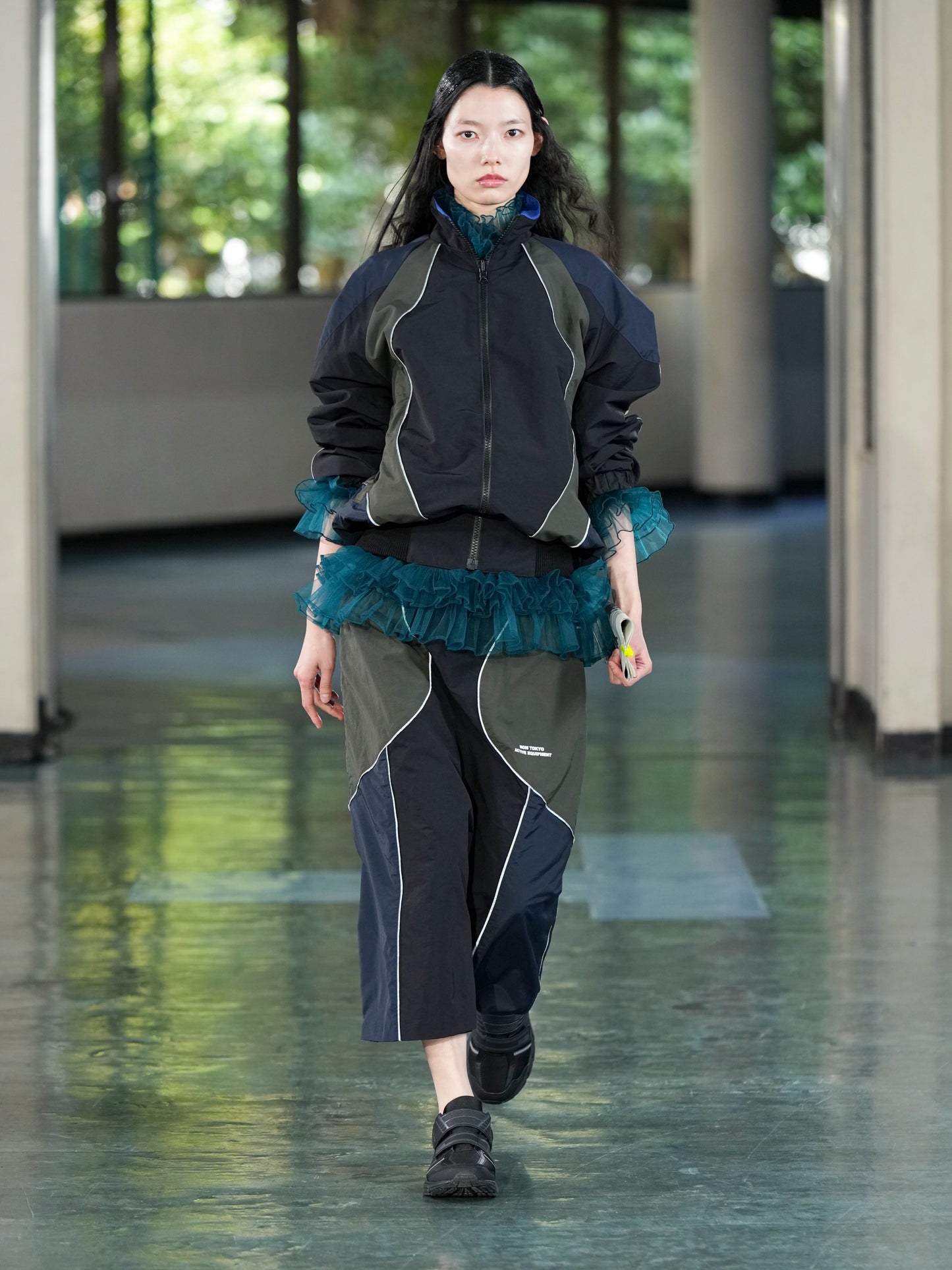 SWITCHING NYLON SKIRT (NAVY x BLACK)